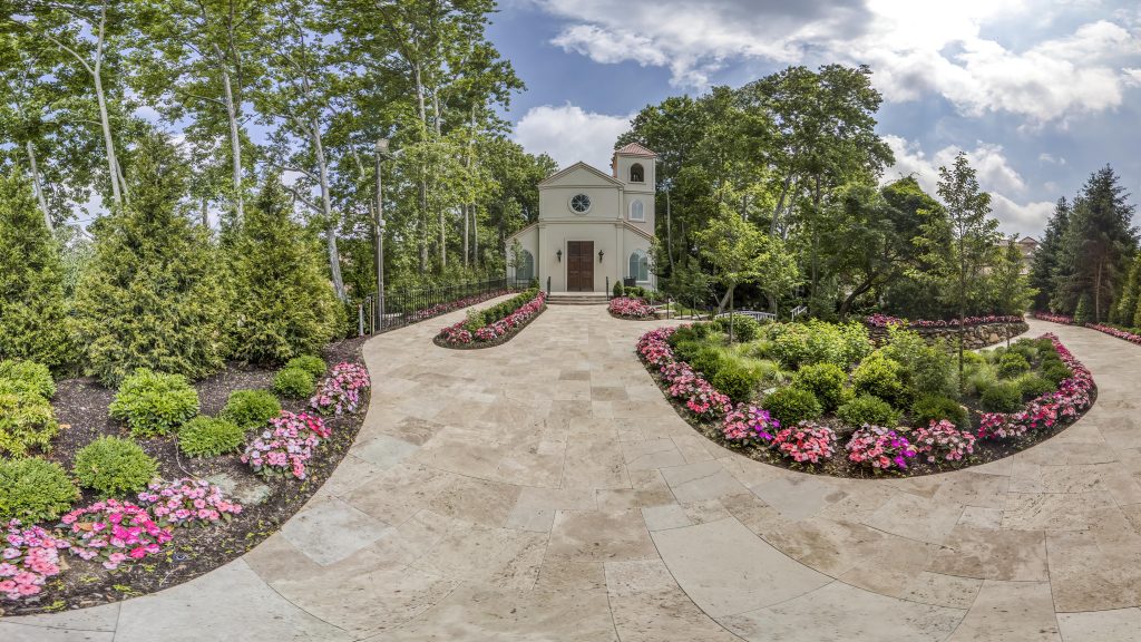 Naninas Chapel Outside